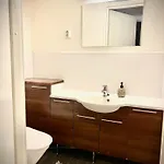 Дом отдыха Kulta Villa, Keskellae Vuokattia Sisaeltyy Sauna, Ilmainen Pysaekoeinti, Wi-fi, 65smarttv, Oma Pieni Piha Alue, Sopii Perheille *