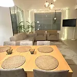 Holiday home Kulta Villa, Keskellae Vuokattia Sisaeltyy Sauna, Ilmainen Pysaekoeinti, Wi-fi, 65smarttv, Oma Pieni Piha Alue, Sopii Perheille Vuokatti