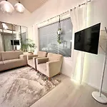 Kulta Villa, Keskellae Vuokattia Sisaeltyy Sauna, Ilmainen Pysaekoeinti, Wi-fi, 65smarttv, Oma Pieni Piha Alue, Sopii Perheille *
