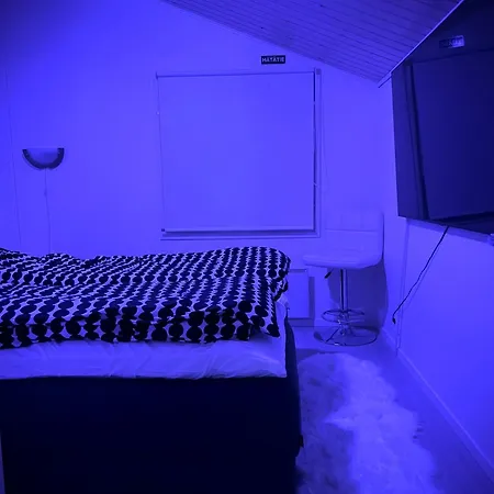 Kulta Villa, Keskellae Vuokattia Sisaeltyy Sauna, Ilmainen Pysaekoeinti, Wi-fi, 65smarttv, Oma Pieni Piha Alue, Sopii Perheille Hébergement de vacances