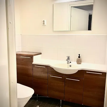 別荘 Kulta Villa, Keskellae Vuokattia Sisaeltyy Sauna, Ilmainen Pysaekoeinti, Wi-fi, 65smarttv, Oma Pieni Piha Alue, Sopii Perheille *