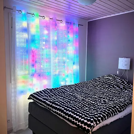 Hébergement de vacances Kulta Villa, Keskellae Vuokattia Sisaeltyy Sauna, Ilmainen Pysaekoeinti, Wi-fi, 65smarttv, Oma Pieni Piha Alue, Sopii Perheille *