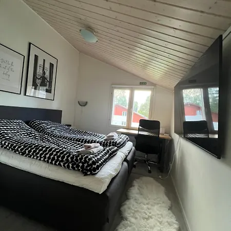 Kulta Villa, Keskellae Vuokattia Sisaeltyy Sauna, Ilmainen Pysaekoeinti, Wi-fi, 65smarttv, Oma Pieni Piha Alue, Sopii Perheille