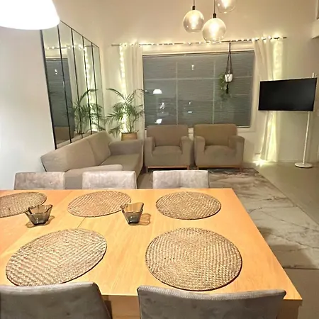 Hébergement de vacances Kulta Villa, Keskellae Vuokattia Sisaeltyy Sauna, Ilmainen Pysaekoeinti, Wi-fi, 65smarttv, Oma Pieni Piha Alue, Sopii Perheille Vuokatti