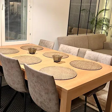 Kulta Villa, Keskellae Vuokattia Sisaeltyy Sauna, Ilmainen Pysaekoeinti, Wi-fi, 65smarttv, Oma Pieni Piha Alue, Sopii Perheille 別荘 *