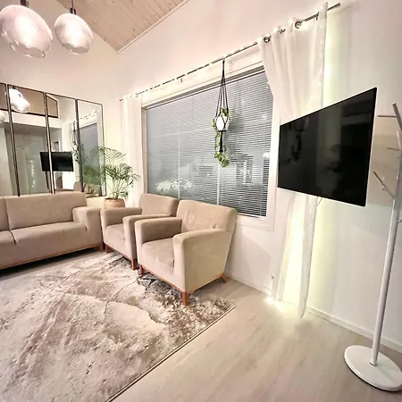 Kulta Villa, Keskellae Vuokattia Sisaeltyy Sauna, Ilmainen Pysaekoeinti, Wi-fi, 65smarttv, Oma Pieni Piha Alue, Sopii Perheille *