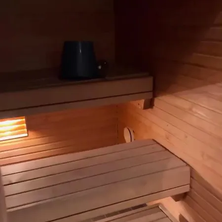 Kulta Villa, Keskellae Vuokattia Sisaeltyy Sauna, Ilmainen Pysaekoeinti, Wi-fi, 65smarttv, Oma Pieni Piha Alue, Sopii Perheille * ブオカッティ