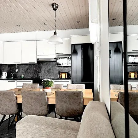 Prázdninový dům Kulta Villa, Keskellae Vuokattia Sisaeltyy Sauna, Ilmainen Pysaekoeinti, Wi-fi, 65smarttv, Oma Pieni Piha Alue, Sopii Perheille *