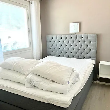 Kulta Villa, Keskellae Vuokattia Sisaeltyy Sauna, Ilmainen Pysaekoeinti, Wi-fi, 65smarttv, Oma Pieni Piha Alue, Sopii Perheille Hébergement de vacances