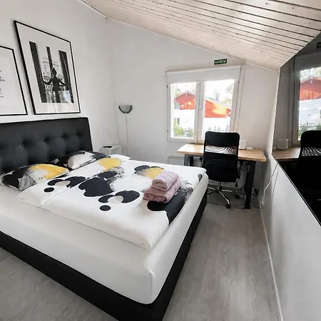 Сasa de vacaciones Kulta Villa, Keskellae Vuokattia Sisaeltyy Sauna, Ilmainen Pysaekoeinti, Wi-fi, 65smarttv, Oma Pieni Piha Alue, Sopii Perheille Vuokatti