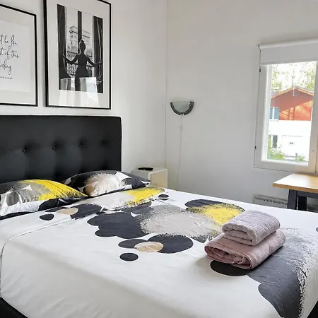 Hébergement de vacances Kulta Villa, Keskellae Vuokattia Sisaeltyy Sauna, Ilmainen Pysaekoeinti, Wi-fi, 65smarttv, Oma Pieni Piha Alue, Sopii Perheille *
