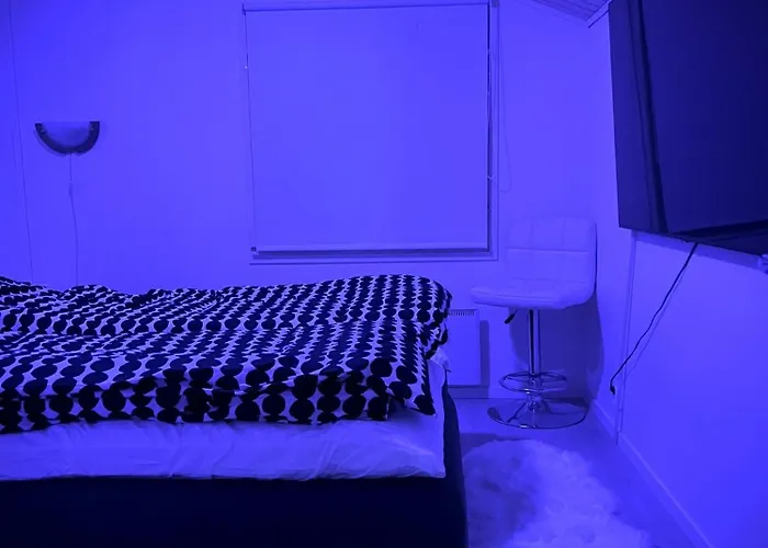 Kulta Villa, Keskellae Vuokattia Sisaeltyy Sauna, Ilmainen Pysaekoeinti, Wi-fi, 65smarttv, Oma Pieni Piha Alue, Sopii Perheille 펜션