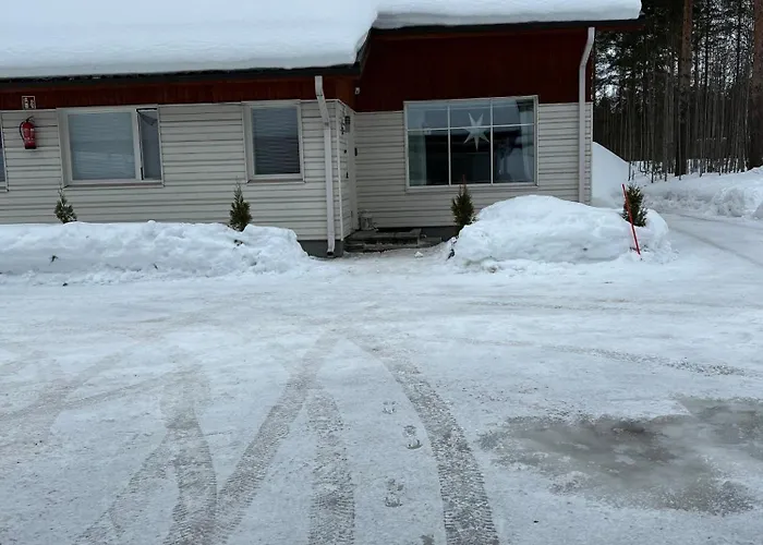 Kulta Villa, Keskellae Vuokattia Sisaeltyy Sauna, Ilmainen Pysaekoeinti, Wi-fi, 65smarttv, Oma Pieni Piha Alue, Sopii Perheille 펜션 *