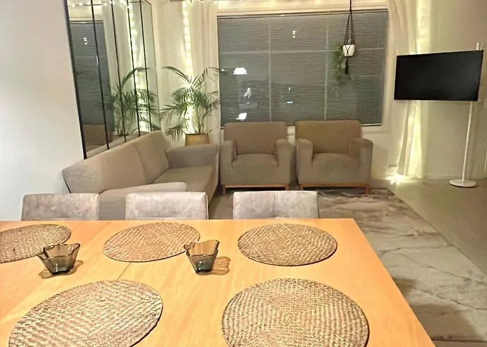 펜션 Kulta Villa, Keskellae Vuokattia Sisaeltyy Sauna, Ilmainen Pysaekoeinti, Wi-fi, 65smarttv, Oma Pieni Piha Alue, Sopii Perheille 부오카티