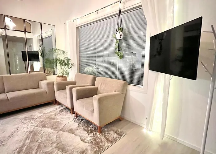 Kulta Villa, Keskellae Vuokattia Sisaeltyy Sauna, Ilmainen Pysaekoeinti, Wi-fi, 65smarttv, Oma Pieni Piha Alue, Sopii Perheille *