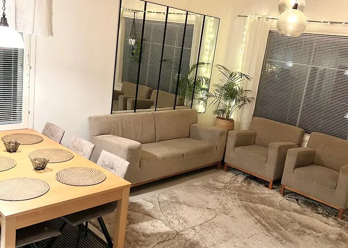 Kulta Villa, Keskellae Vuokattia Sisaeltyy Sauna, Ilmainen Pysaekoeinti, Wi-fi, 65smarttv, Oma Pieni Piha Alue, Sopii Perheille *