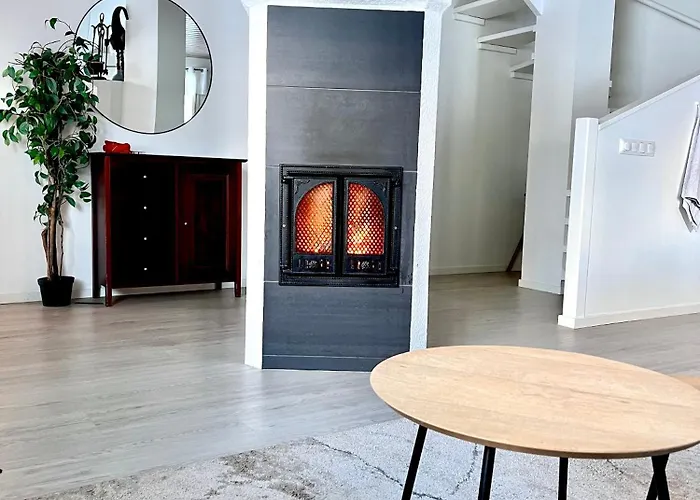 Kulta Villa, Keskellae Vuokattia Sisaeltyy Sauna, Ilmainen Pysaekoeinti, Wi-fi, 65smarttv, Oma Pieni Piha Alue, Sopii Perheille 펜션